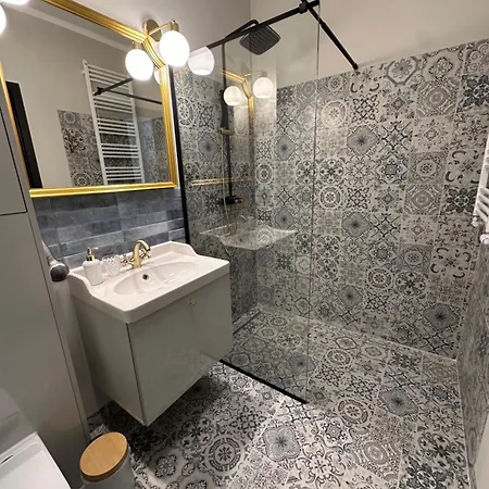 Z Ogrodem - Paderewskiego 22