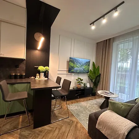 Z Ogrodem - Paderewskiego 22 *