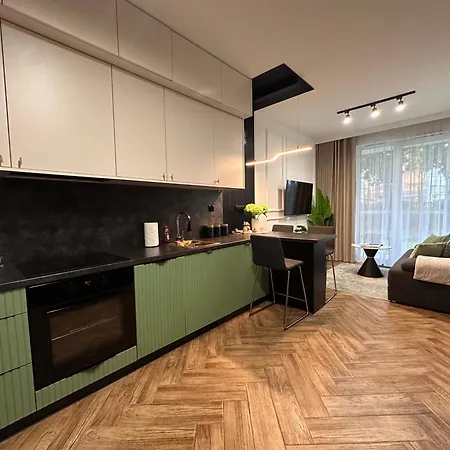 Z Ogrodem - Paderewskiego 22 *